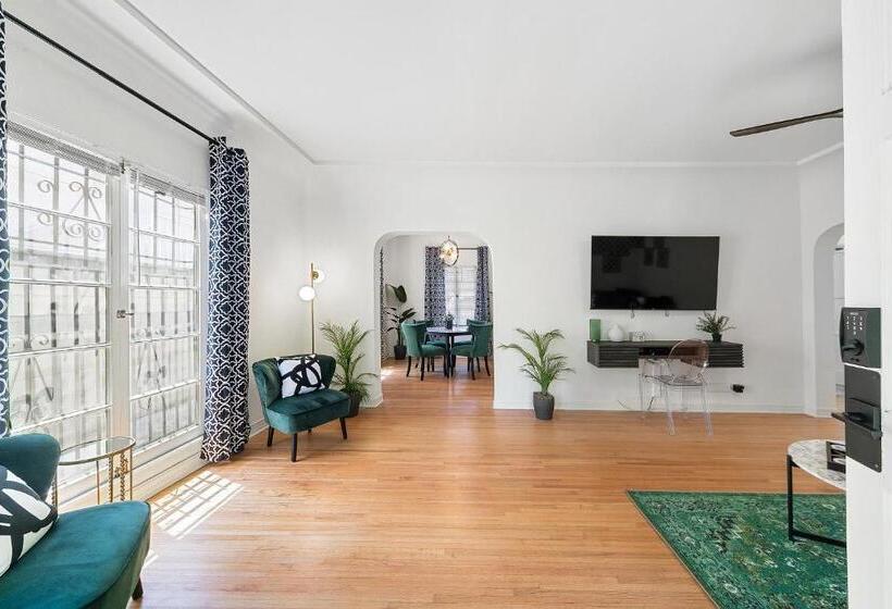 Beverly Hills Stylish & Central 1 Br Apt + Parking