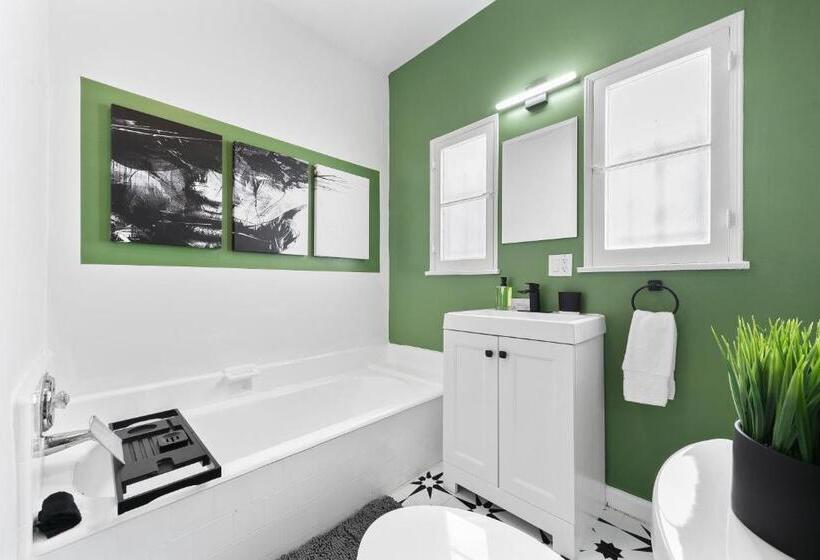 Beverly Hills Stylish & Central 1 Br Apt + Parking