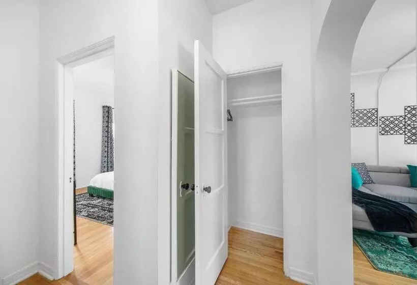 Beverly Hills Stylish & Central 1 Br Apt + Parking