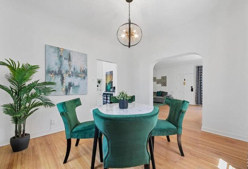 Beverly Hills Stylish & Central 1 Br Apt + Parking