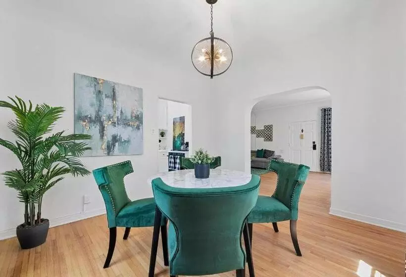 Beverly Hills Stylish & Central 1 Br Apt + Parking