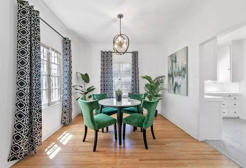 Beverly Hills Stylish & Central 1 Br Apt + Parking