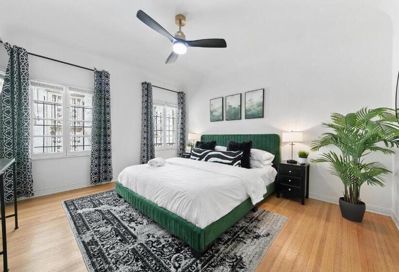 Beverly Hills Stylish & Central 1 Br Apt + Parking