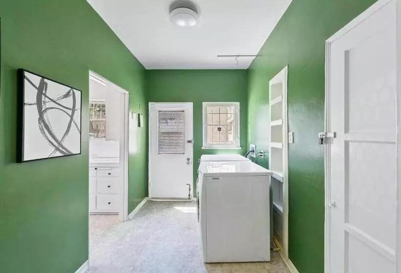 Beverly Hills Stylish & Central 1 Br Apt + Parking