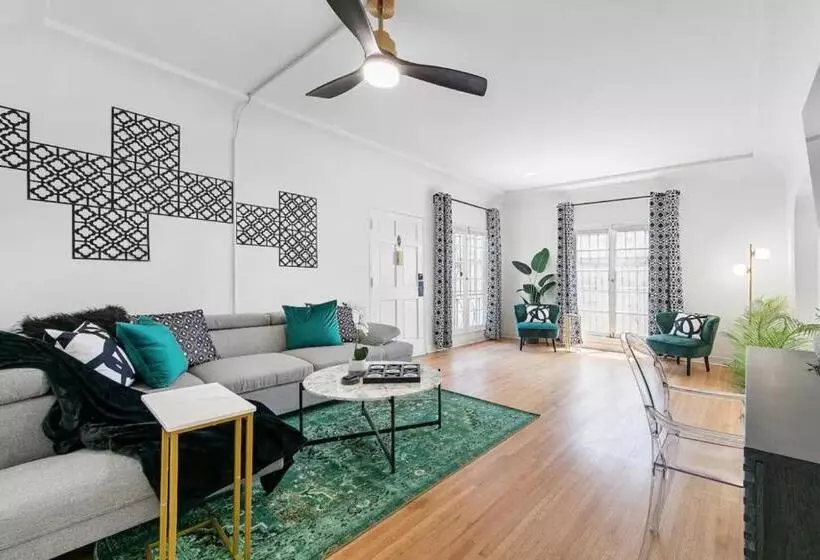 Beverly Hills Stylish & Central 1 Br Apt + Parking