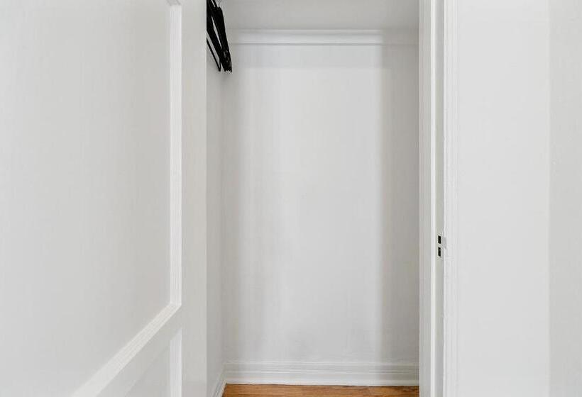 Beverly Hills Stylish & Central 1 Br Apt + Parking