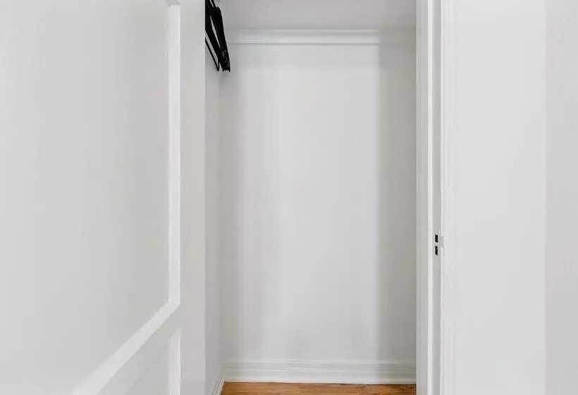 Beverly Hills Stylish & Central 1 Br Apt + Parking