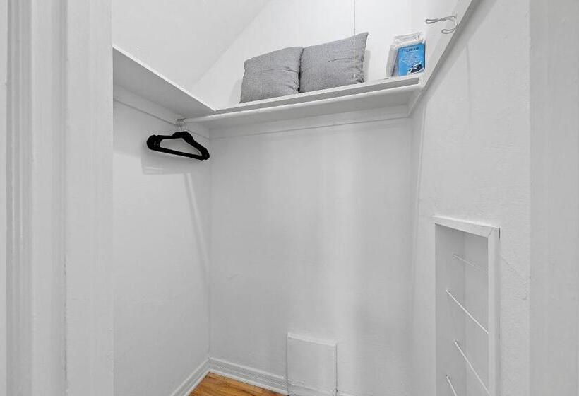 Beverly Hills Stylish & Central 1 Br Apt + Parking