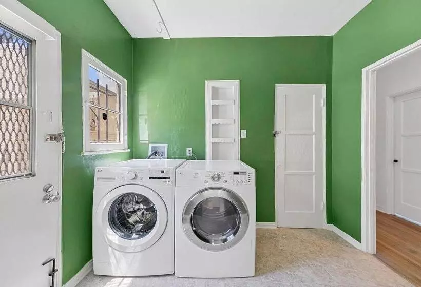Beverly Hills Stylish & Central 1 Br Apt + Parking