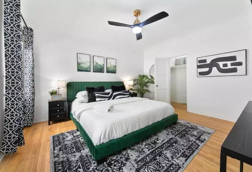 Beverly Hills Stylish & Central 1 Br Apt + Parking
