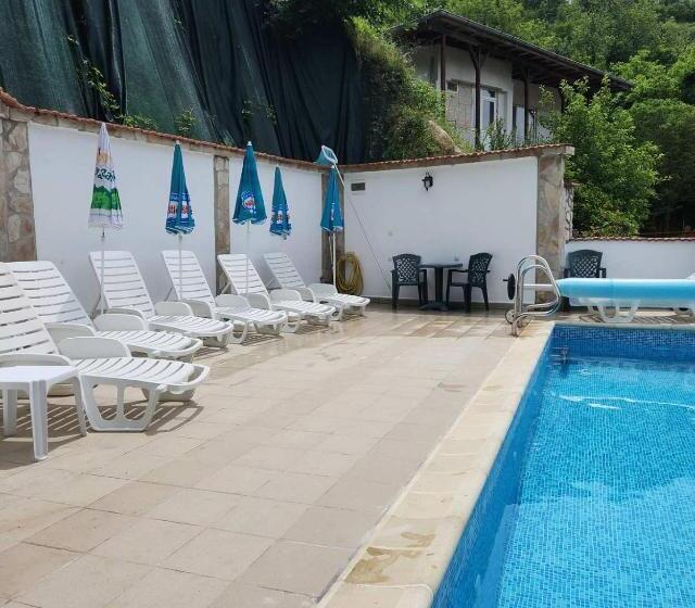 Отель хотел марио