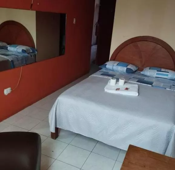 هتل Hostal Corona