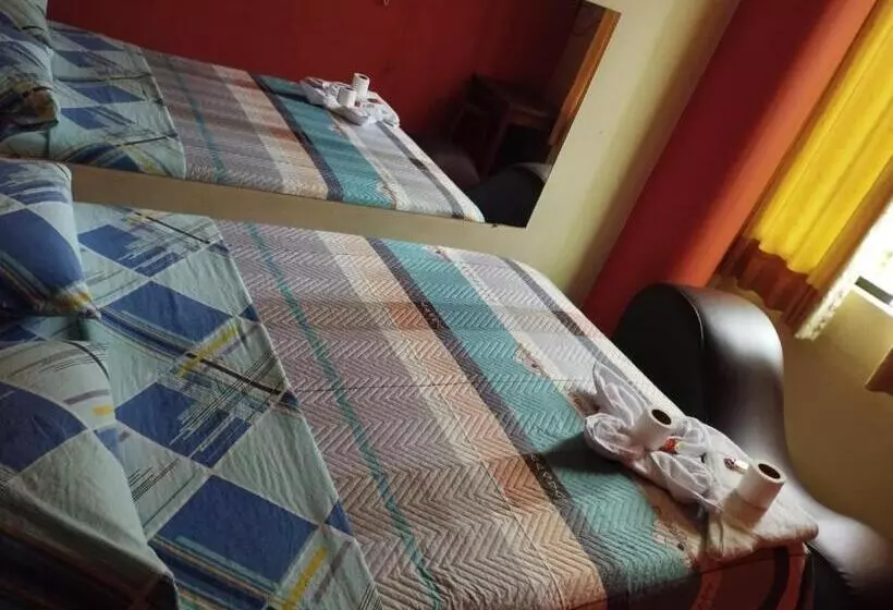 هتل Hostal Corona