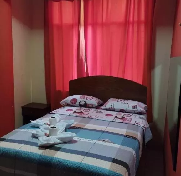 هتل Hostal Corona