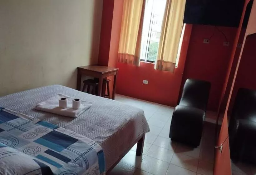 هتل Hostal Corona