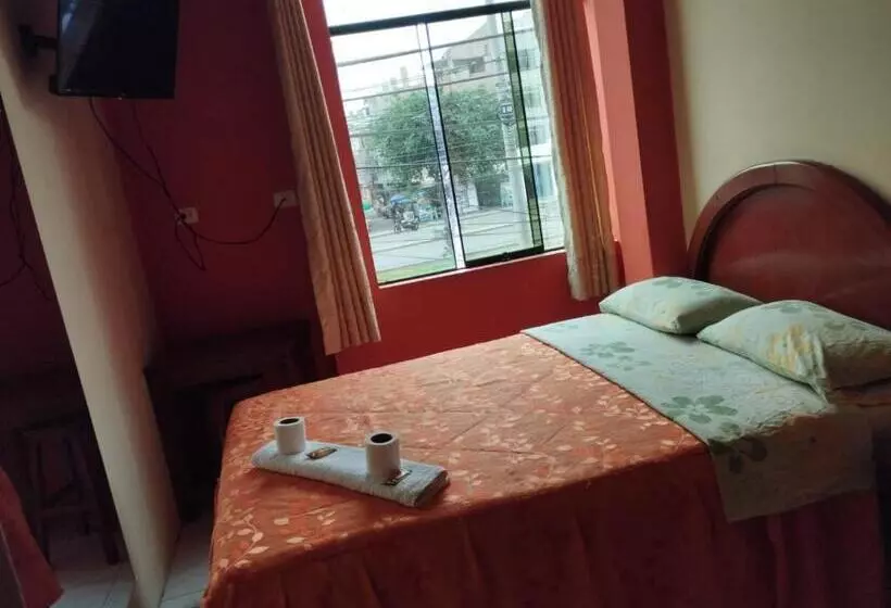 هتل Hostal Corona