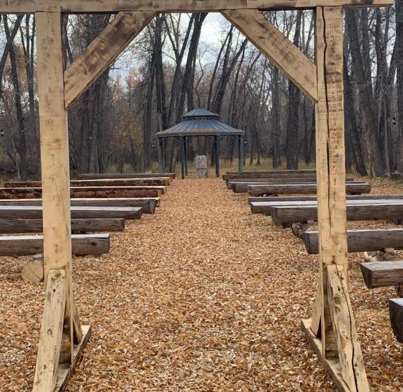 מוטל Down Home Lodge & Family Rv Resort