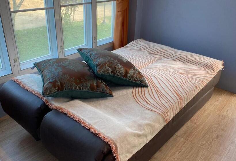 Пансион Green Tree Cottage