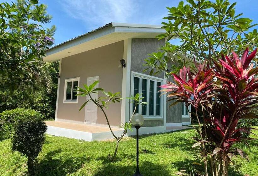 Пансион Green Tree Cottage