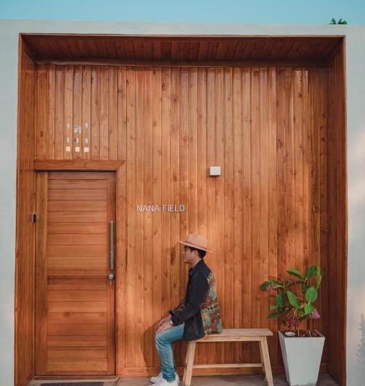 פנסיון Nana Field Cabin 2