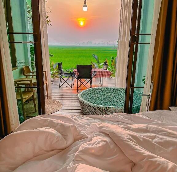 פנסיון Nana Field Cabin 2