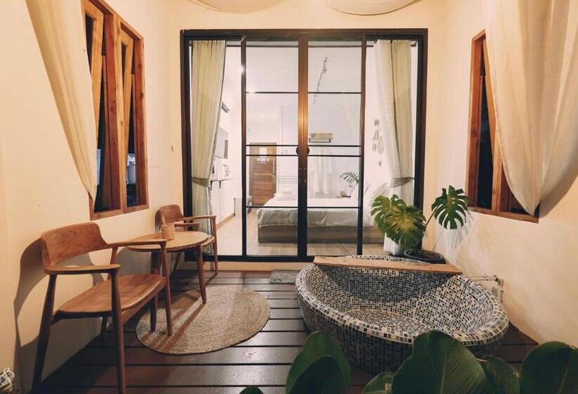 פנסיון Nana Field Cabin 2