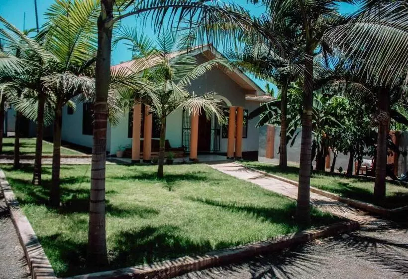 ペンション Tropicana House