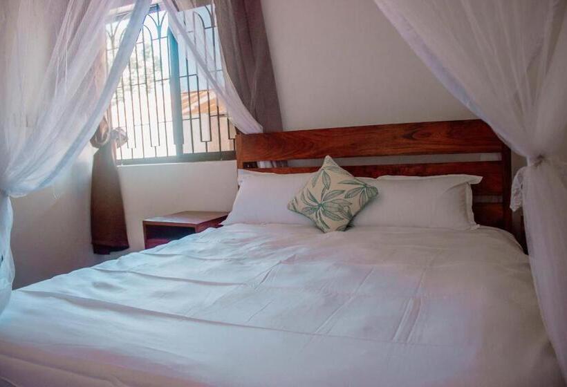 پانسیون Tropicana House