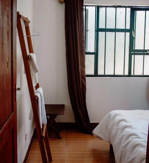 پانسیون Tropicana House