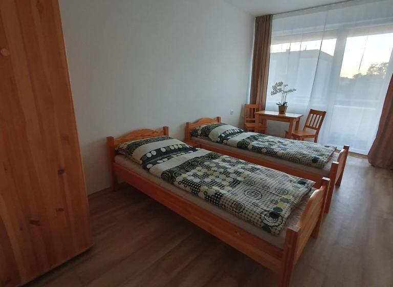 פנסיון Ubytovanie Funstar Topoľčany