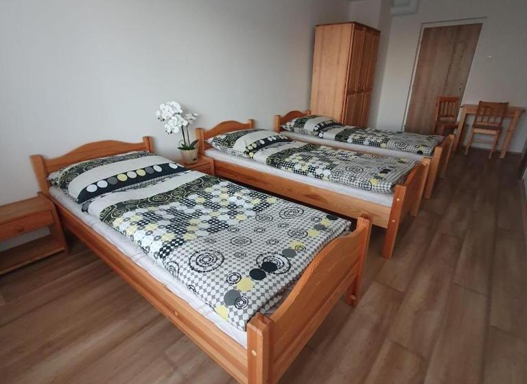 פנסיון Ubytovanie Funstar Topoľčany