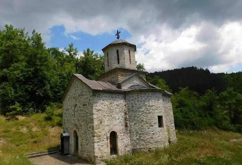 تختخواب و صبحانه Country House Mitrovic