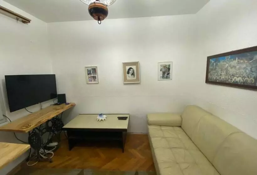 تختخواب و صبحانه Country House Mitrovic