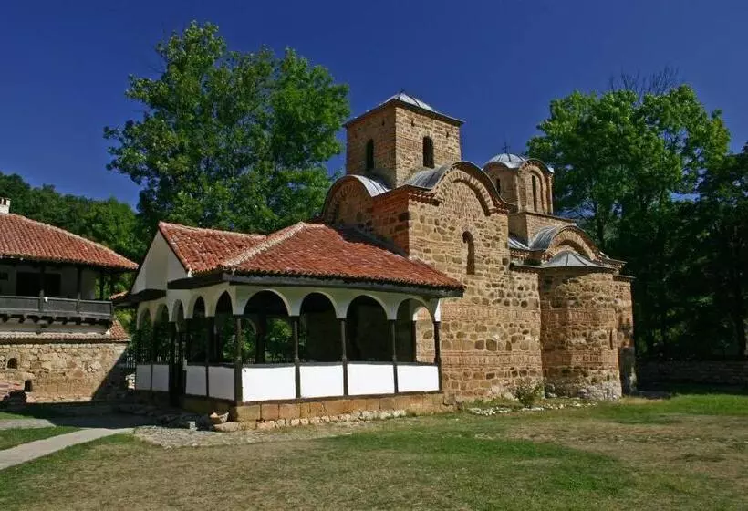 تختخواب و صبحانه Country House Mitrovic