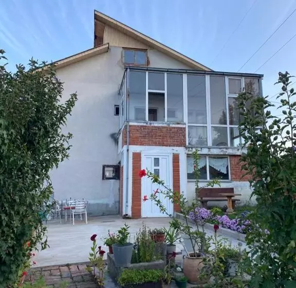 تختخواب و صبحانه Country House Mitrovic