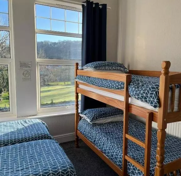 تختخواب و صبحانه Y Garth Guesthouse