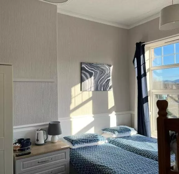 تختخواب و صبحانه Y Garth Guesthouse