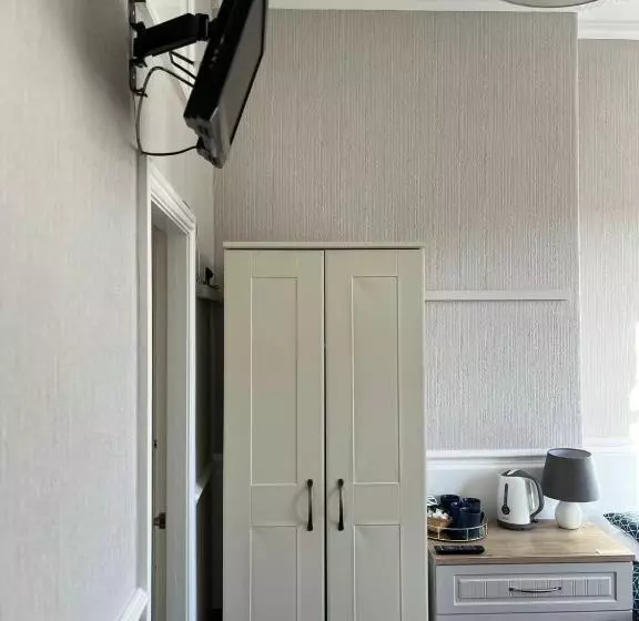 تختخواب و صبحانه Y Garth Guesthouse