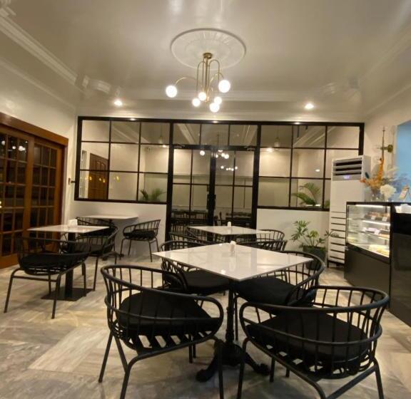 Honey Suite Room At Bee Cafe Cebu