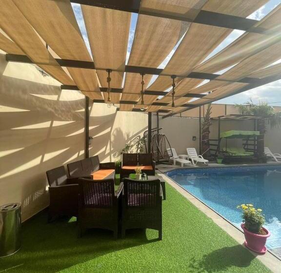 هتل الشاليه الملوكي 0792300352