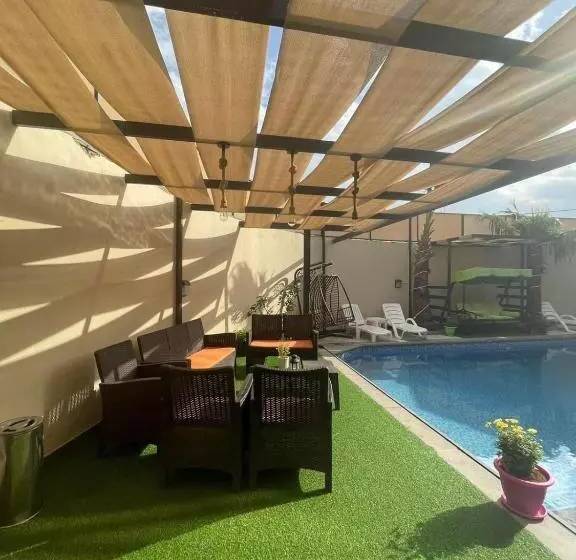 هتل الشاليه الملوكي 0792300352