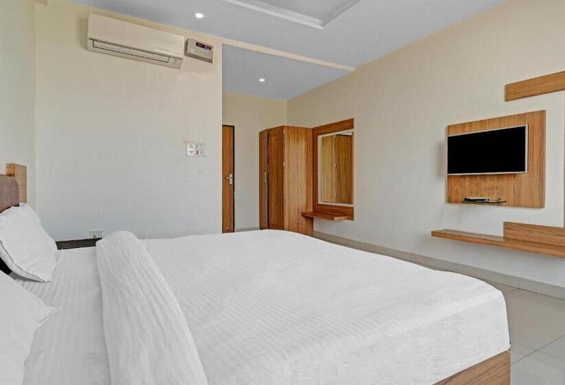 בית מלון כפרי Collection O Sheela Resort