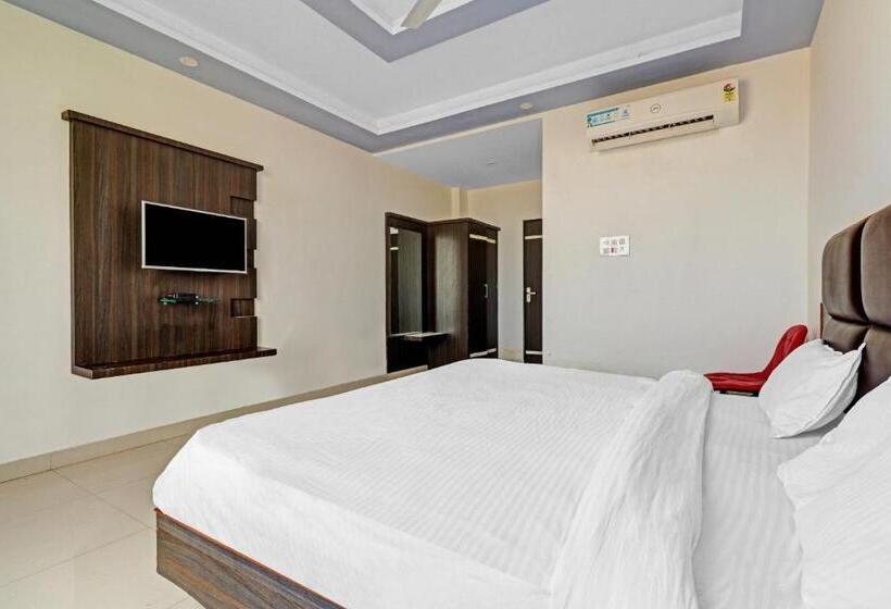 בית מלון כפרי Collection O Sheela Resort