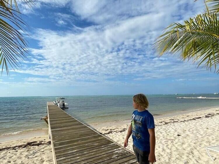 هتل Conch Club Cottage