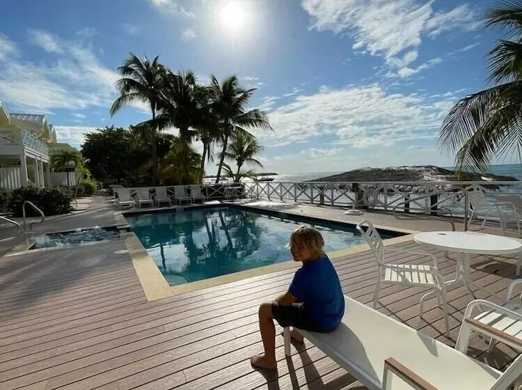 هتل Conch Club Cottage