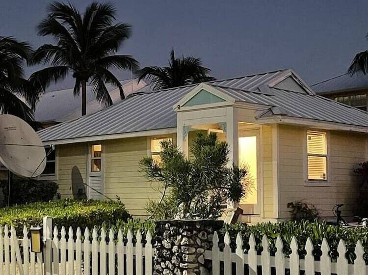 هتل Conch Club Cottage