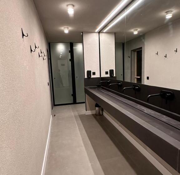 هتل کپسول Aq Minisuites