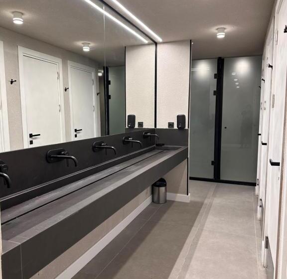 هتل کپسول Aq Minisuites