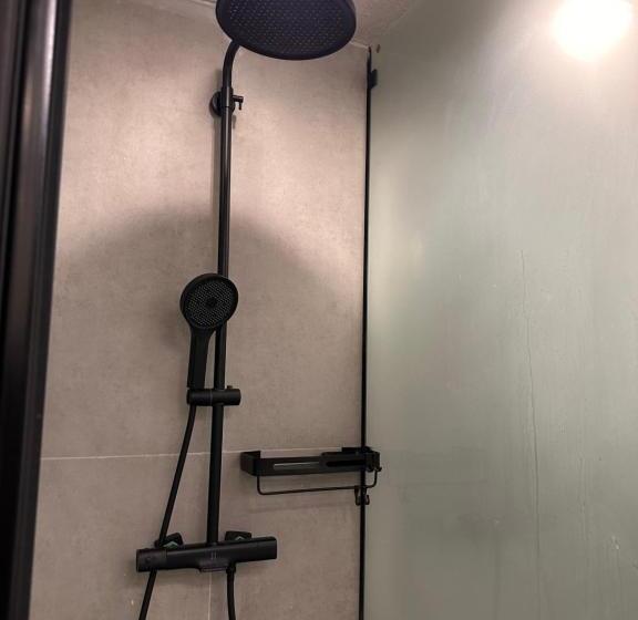 هتل کپسول Aq Minisuites