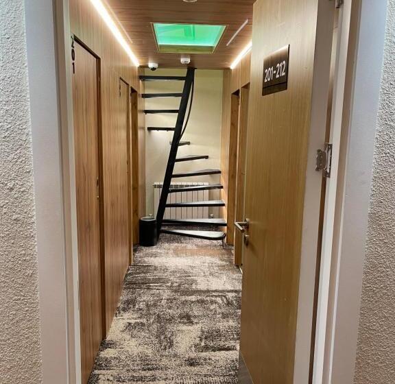 هتل کپسول Aq Minisuites